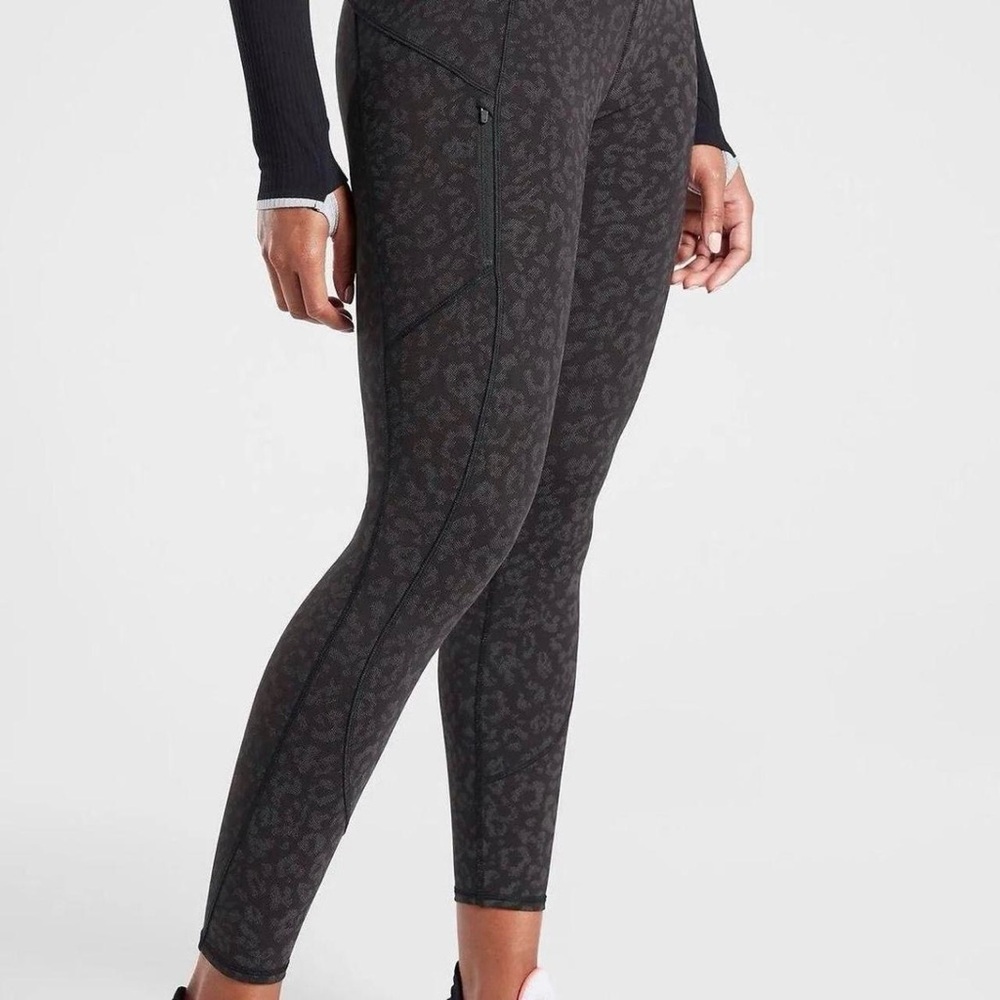 Athleta ‼️ Rainier Reflective Tight in Leopard‼️